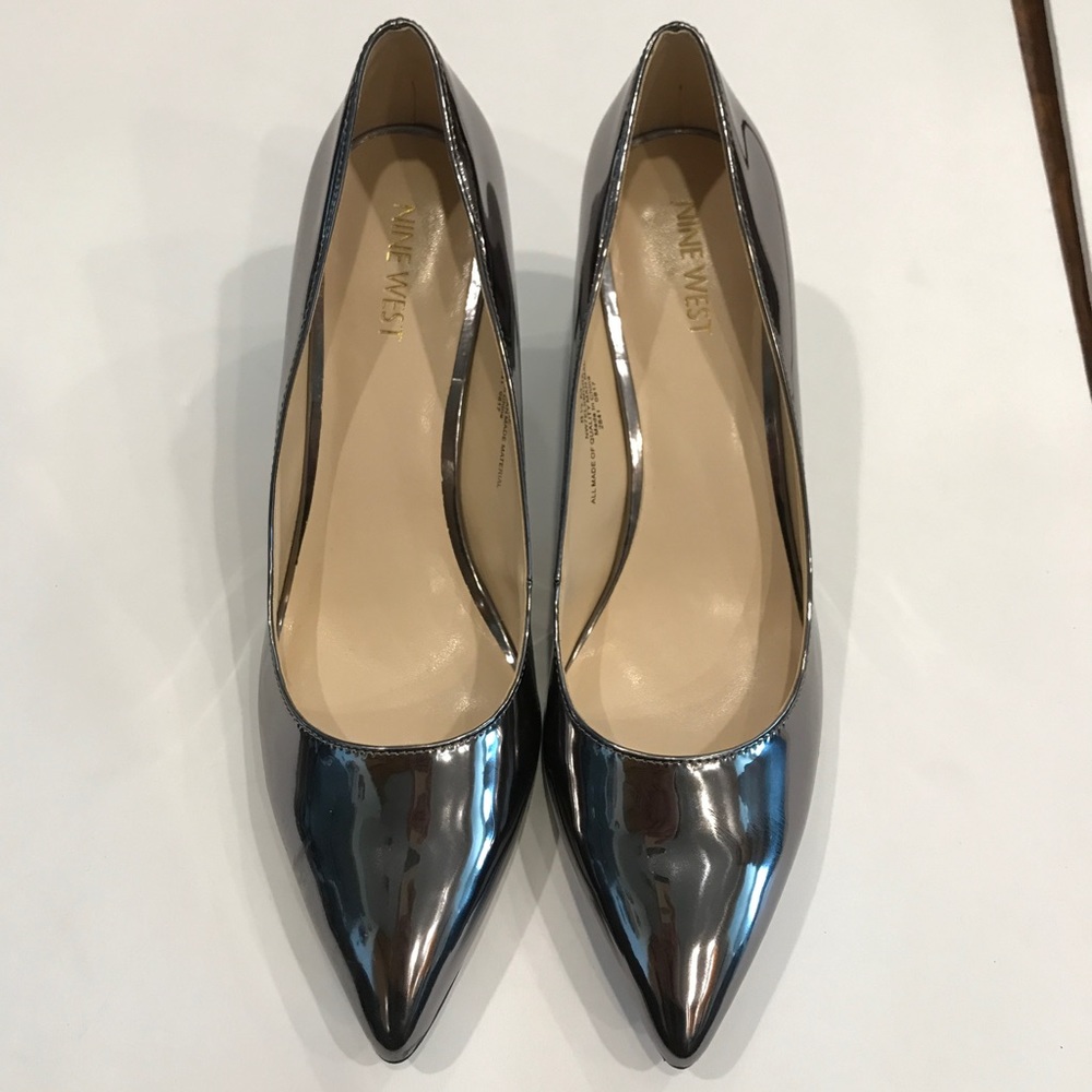 NWT Nine West Gunmetal Pumps